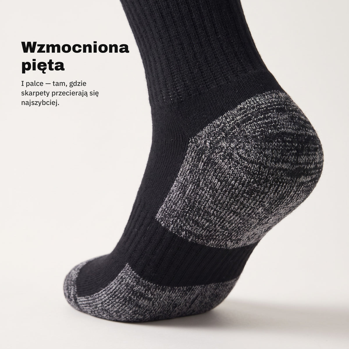 Wzmocniona pięta i palce czarnych skarpet roboczych